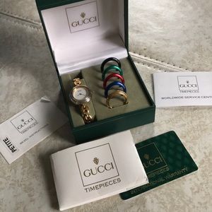 Vintage Gucci watch! Interchangeable bezels!